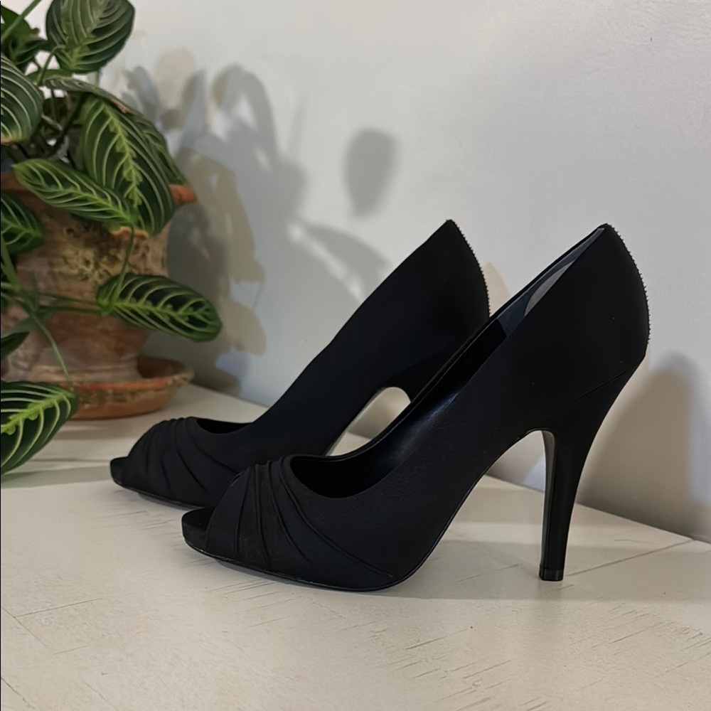 Nina Elegant Black Peep-Toe Heels